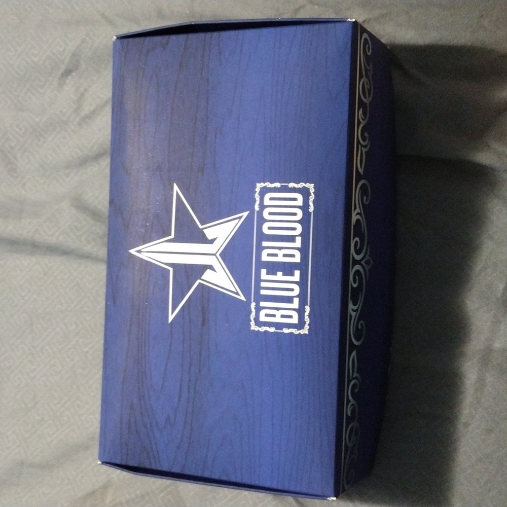 Jeffree star blue blood eye shadow pallete brand new
